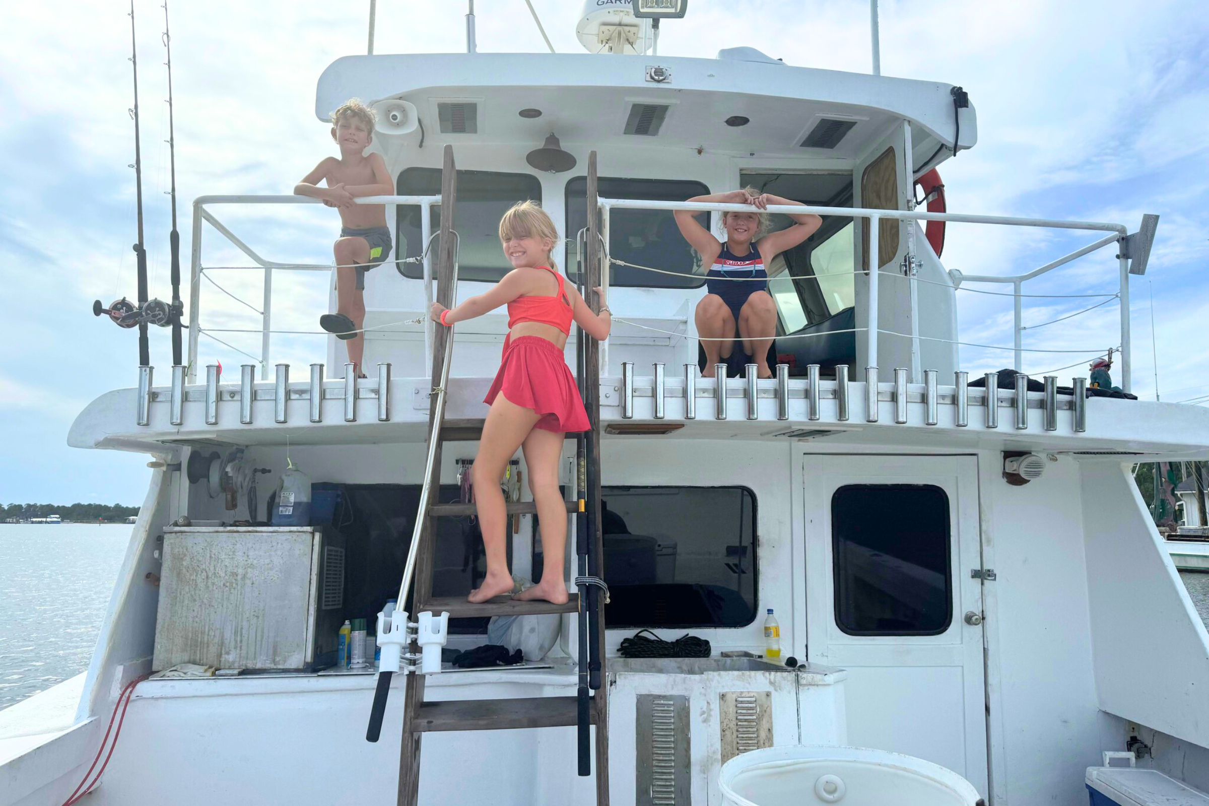 kids having fun a friends and family offshore fishing / trolling trip on the Gulf of America